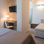 2000 Hotel