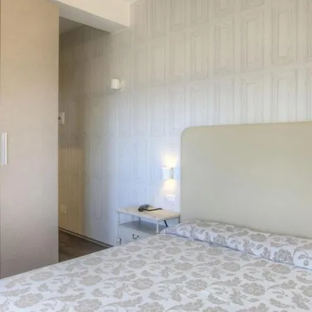 Hotel 2000 3*