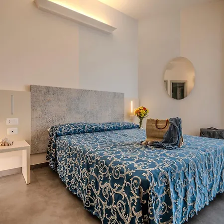 2000 Hotell
