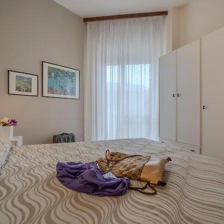 2000 Hotel