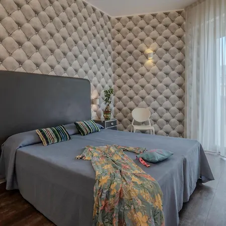 2000 Hotel