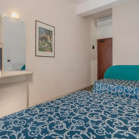 Hotell 2000 3*