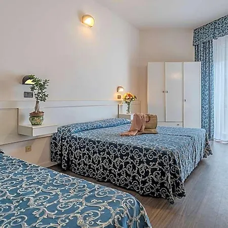 2000 Hotel 3*