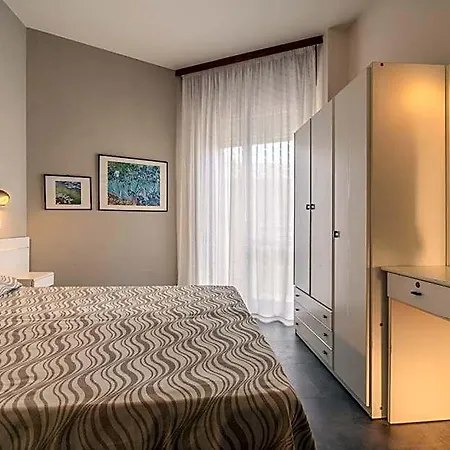 2000 Hotel 3*
