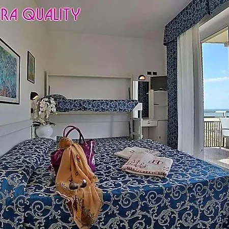 2000 Hotel