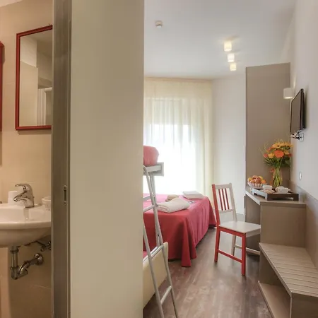 2000 Hotell