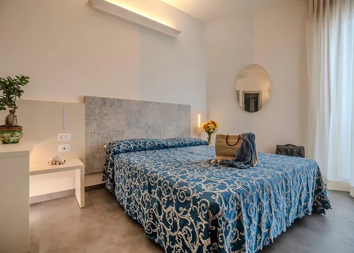2000 Hotell