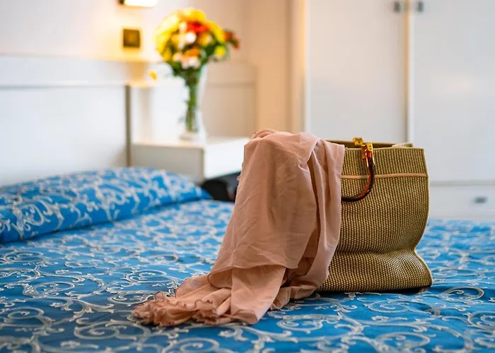 2000 Hotell