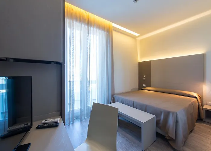 Hotell 2000 3*