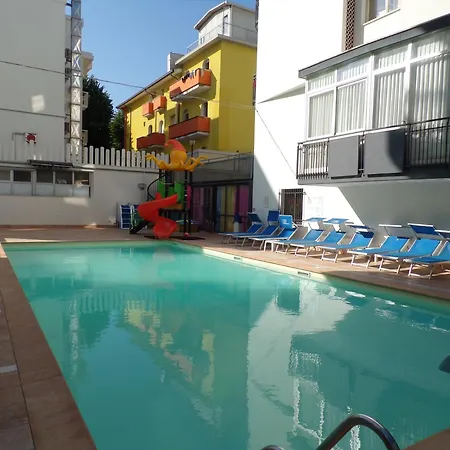 2000 Hotel 3*