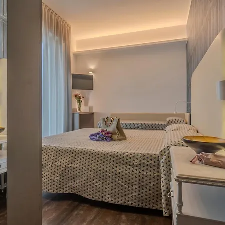 2000 Otel 3*