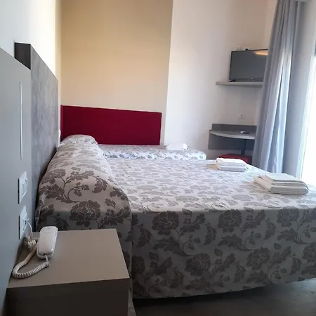 2000 Otel 3*