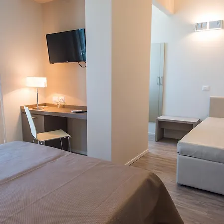 2000 Otel